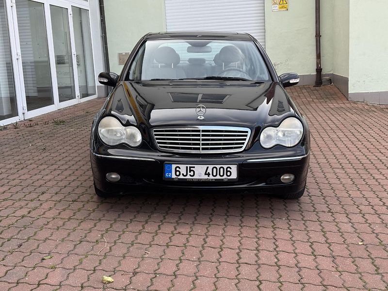 Mercedes-Benz Třídy C (2005) 200 kompressor - fotka 3 z 11
