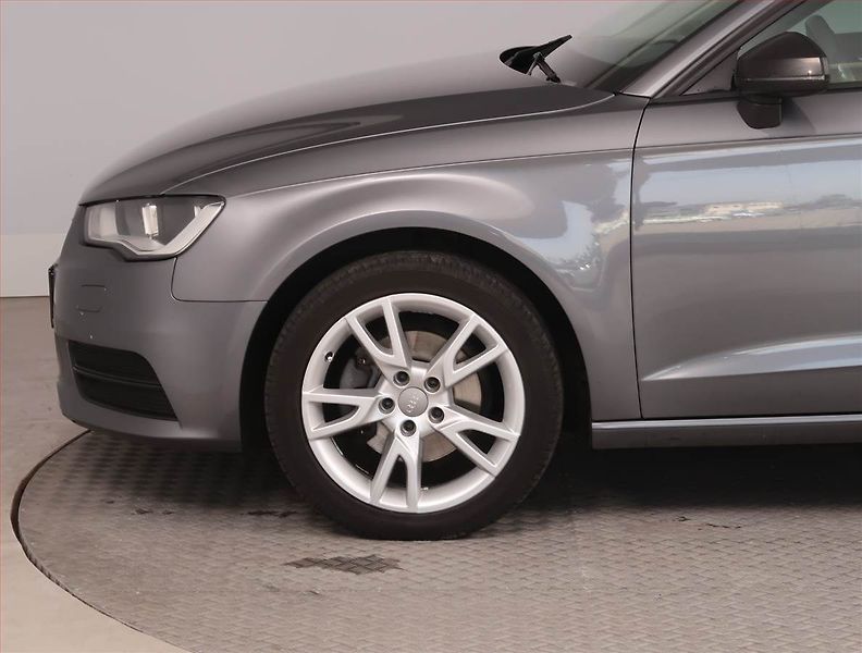 Audi A3 (2015) 1.6 TDI, Automat, Navi - fotka 15 z 17