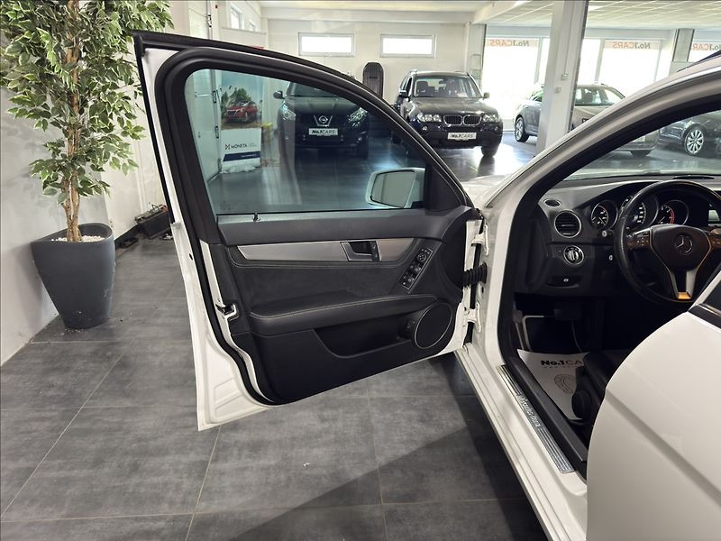 Mercedes-Benz Třídy C 2,2   250CDI 4MATIC AVANTGARDE - fotka 6 z 28
