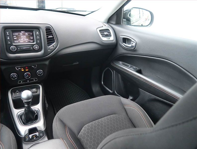 Jeep Compass (2018) 1.4 MultiAir, Serv.kniha - fotka 8 z 14