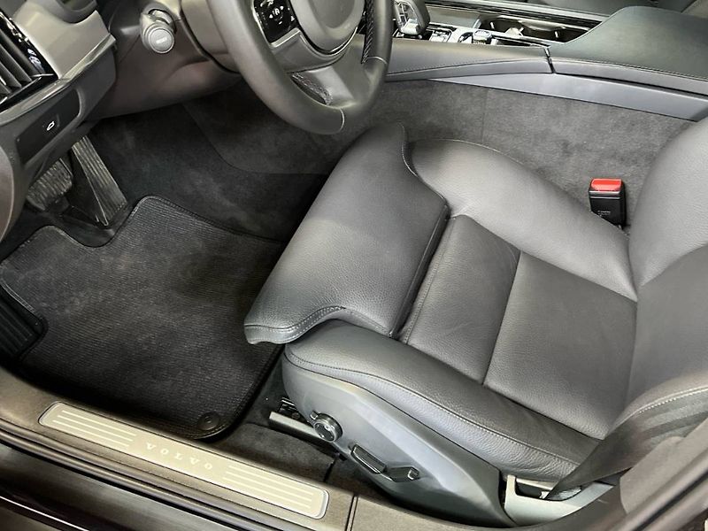 Volvo V90 (2024) B4 AWD diesel Ultimate Auto - fotka 14 z 20