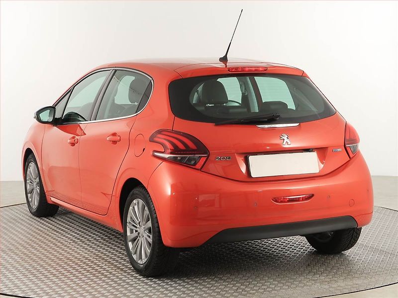 Peugeot 208 (2016) Style 1.2 PureTech, Navi - fotka 4 z 17