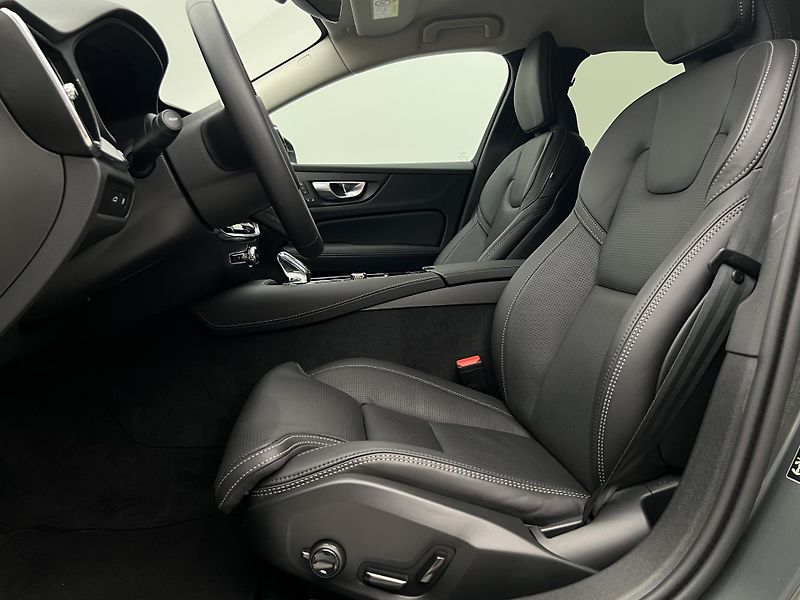 Volvo V60 T8 AWD BRIGHT PLUS AUT CZ  - fotka 3 z 48