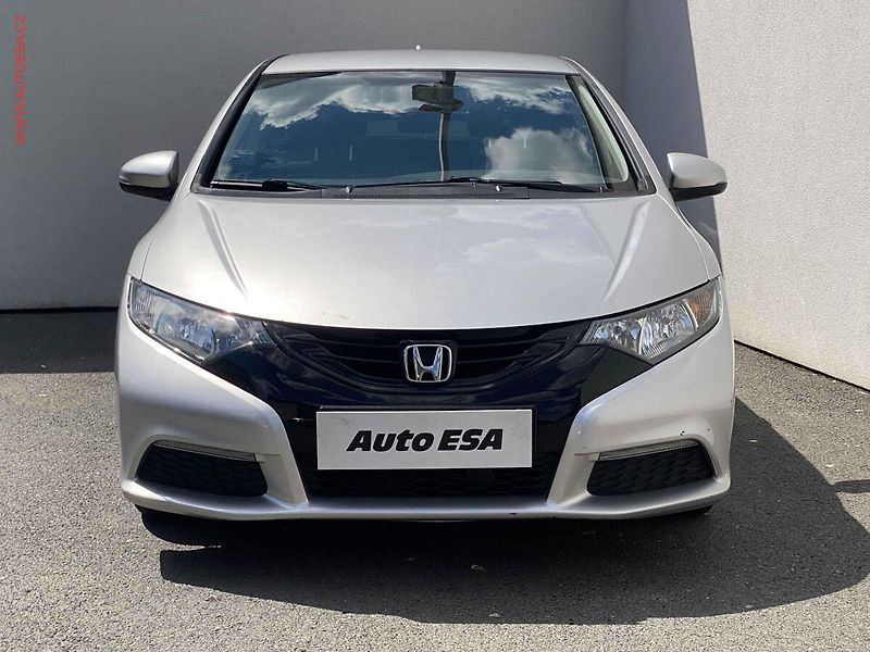 Honda Civic (2014) 1.4CVVT, Comfort - fotka 2 z 17