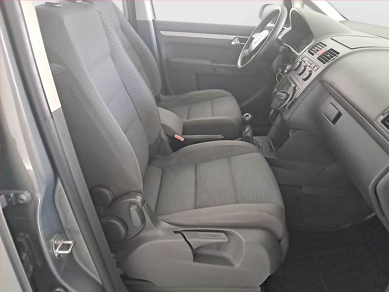 Volkswagen Touran (2005) 1.9 TDI, 7 míst, nová STK - fotka 9 z 15