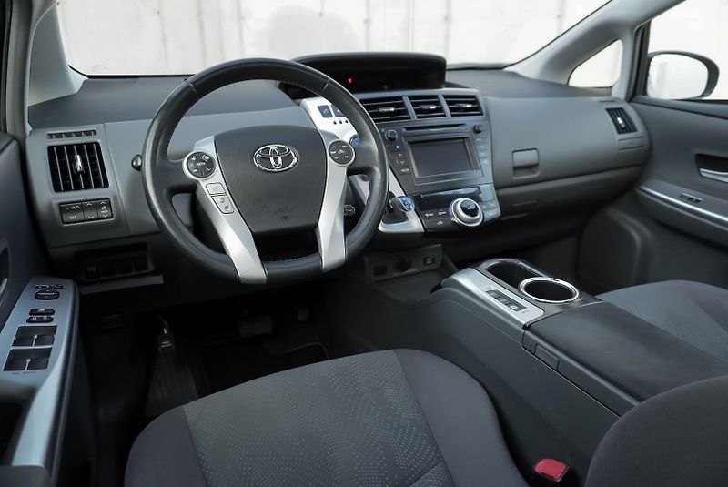 Toyota Prius 1.8 HYBRID 7míst - fotka 16 z 34