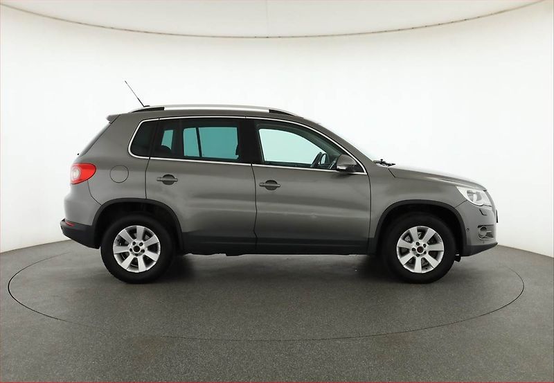 Volkswagen Tiguan (2009) 2.0 TSI, 4X4, Automat, Navi - fotka 6 z 18