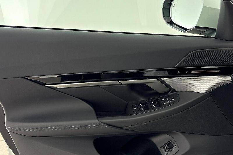 BMW Řada 5 540d xDrive Touring - fotka 16 z 24