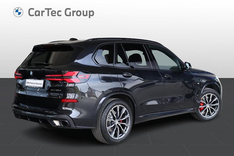 BMW X5 xDrive30d - fotka 3 z 33
