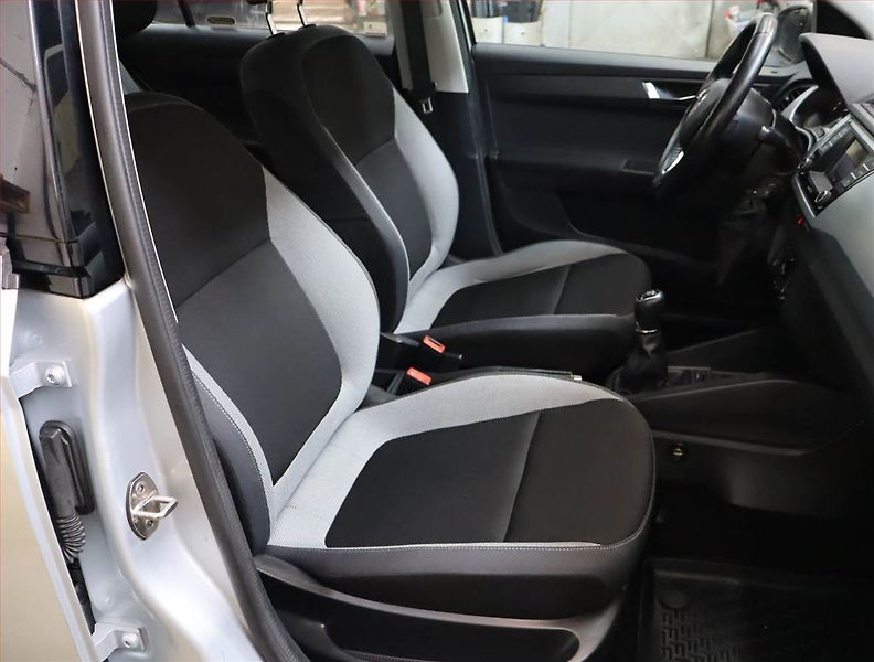 Škoda Fabia (2015) Ambition 1.2 TSI, Tempomat - fotka 9 z 18