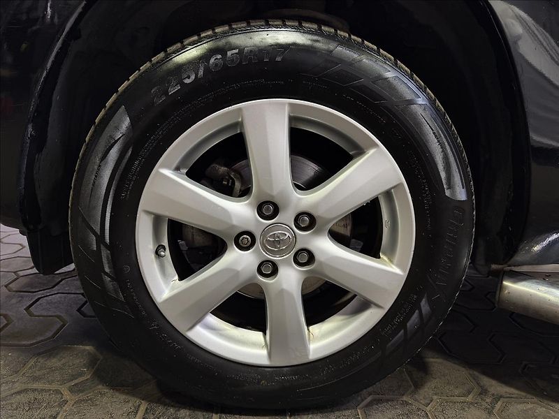 Toyota RAV4 2.2 D-4D 100kW ČR 1MAJITEL - fotka 31 z 32