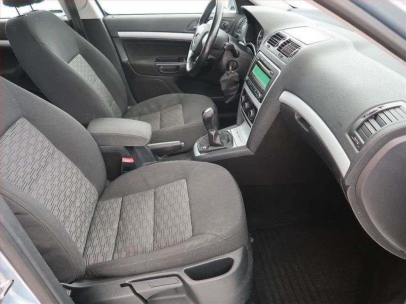 Škoda Octavia (2011) Ambiente 1.2 TSI, Serv.kniha - fotka 9 z 17