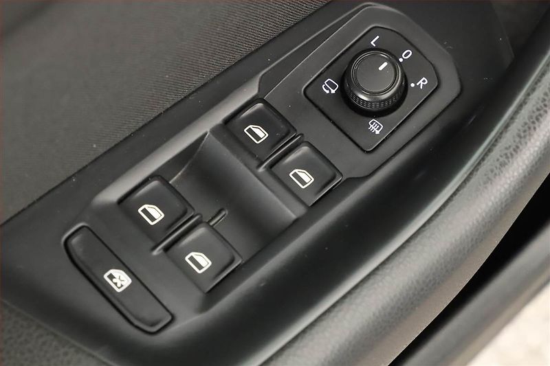 Volkswagen Passat (2015) 2.0 TDI, Automat, Navi - fotka 9 z 20