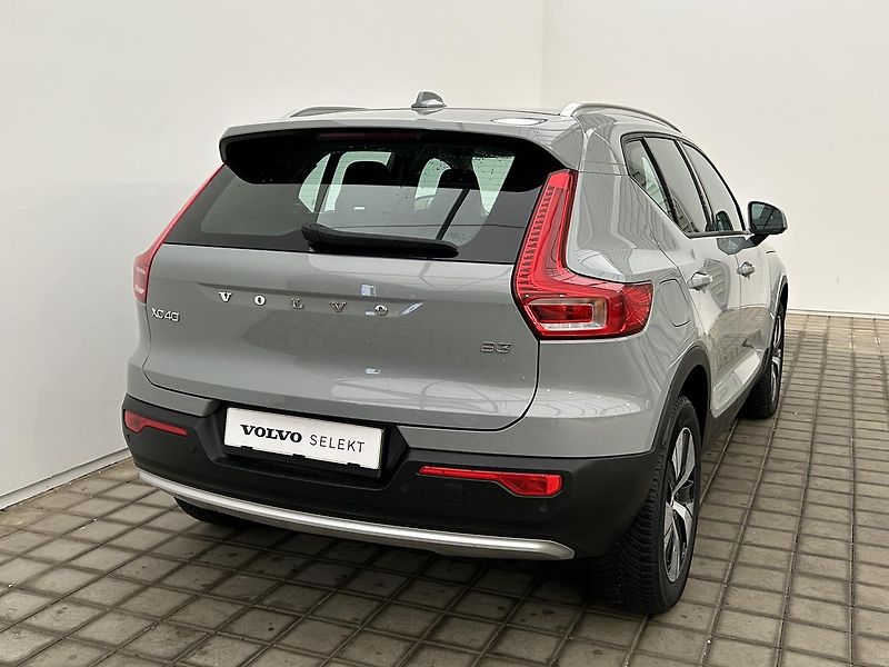 Volvo XC40 2.0 B3 ESSENTIAL - fotka 5 z 30