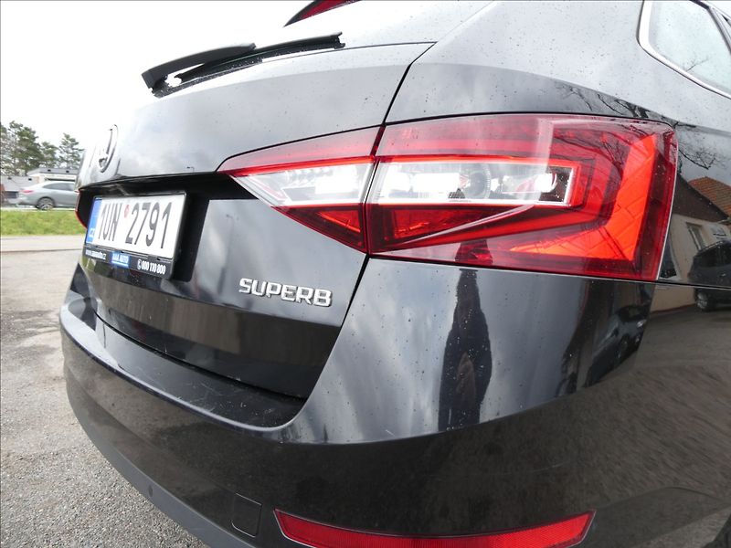 Škoda Superb 1,6 TDi 88kW DPH 2x kola - fotka 10 z 35