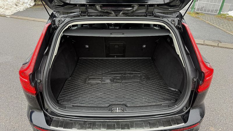 Volvo V60 (2019) D4 140KW AUTOMAT - fotka 9 z 17