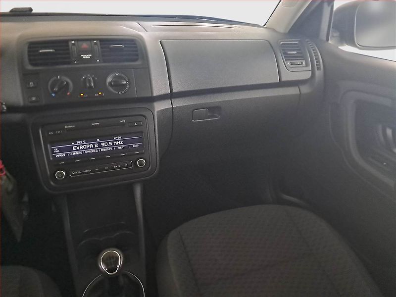 Škoda Fabia (2011) Ambiente 1.2 TSI - fotka 8 z 14