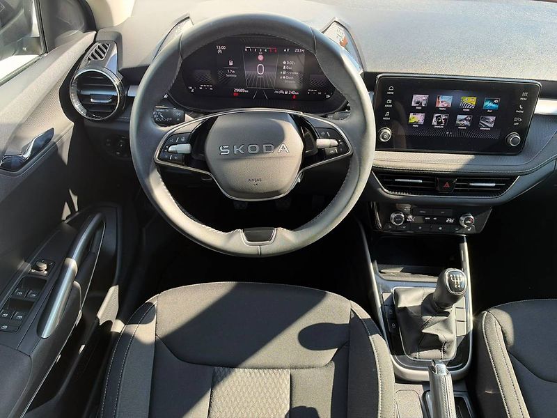 Škoda Fabia Selection 1,0 TSI 70 kW 5° MP - fotka 11 z 31