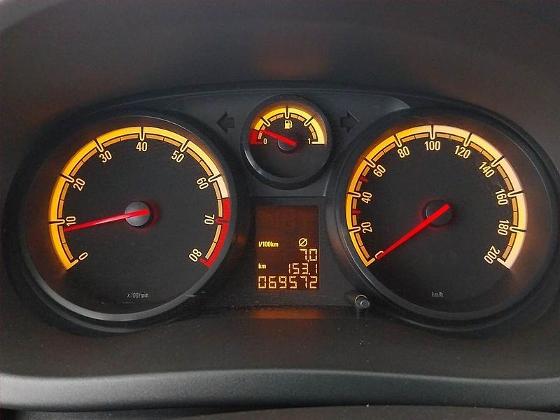 Opel Corsa (2014) 1.2, Tempomat - fotka 11 z 15