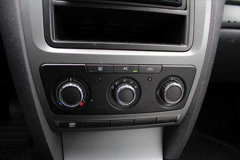 Škoda Octavia 1.6 TDI 77kW 1. MAJ. ČR DPH - fotka 14 z 16
