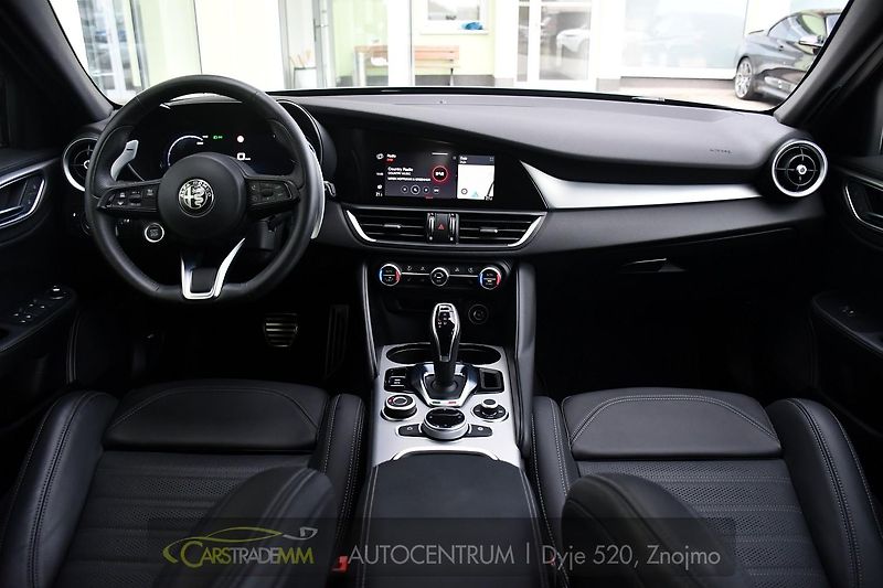 Alfa Romeo Giulia 2.0T 16V 206kW VELOCE AT8 Q4 - fotka 20 z 53