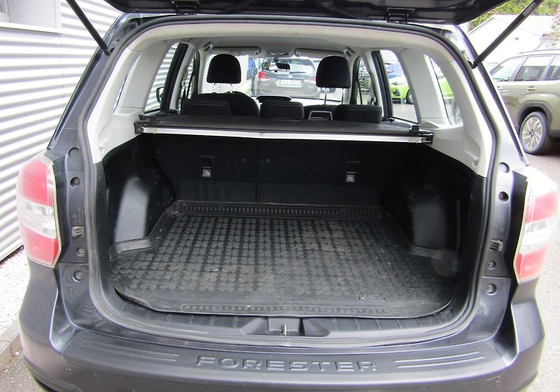 Subaru Forester (2014) 2,0D  6MT 1.maj.ČR plný servis - fotka 23 z 35
