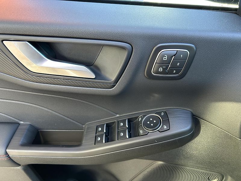 Ford Kuga ST-Line X 2.5 PHEV 134 kW - fotka 19 z 44