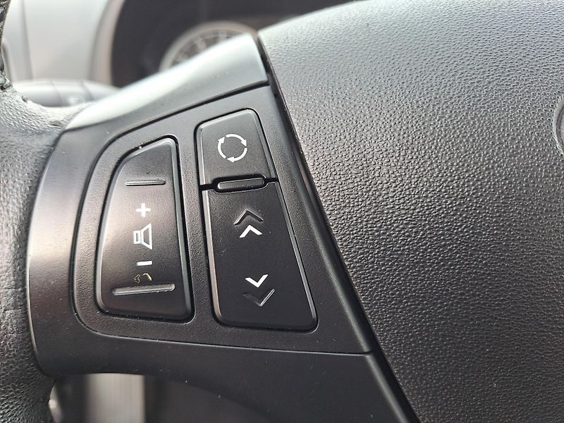 Hyundai i30 (2012) 1.4i DOLOŽENÉ KM - fotka 25 z 33