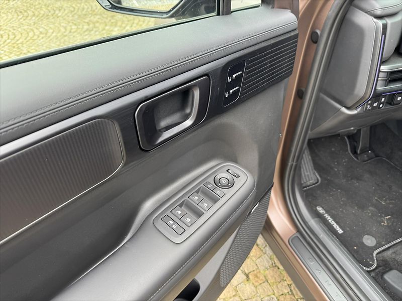 Hyundai Santa Fe 1,6 1,6 TGDI PHEV 4×4 CALLIGRA - fotka 7 z 19