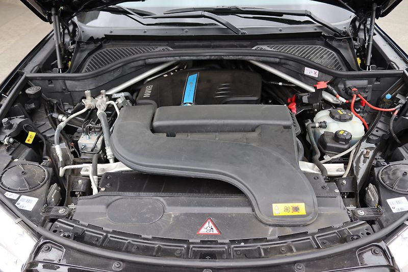 BMW X5 XDRIVE 40e F15 230kW DPH - fotka 46 z 48