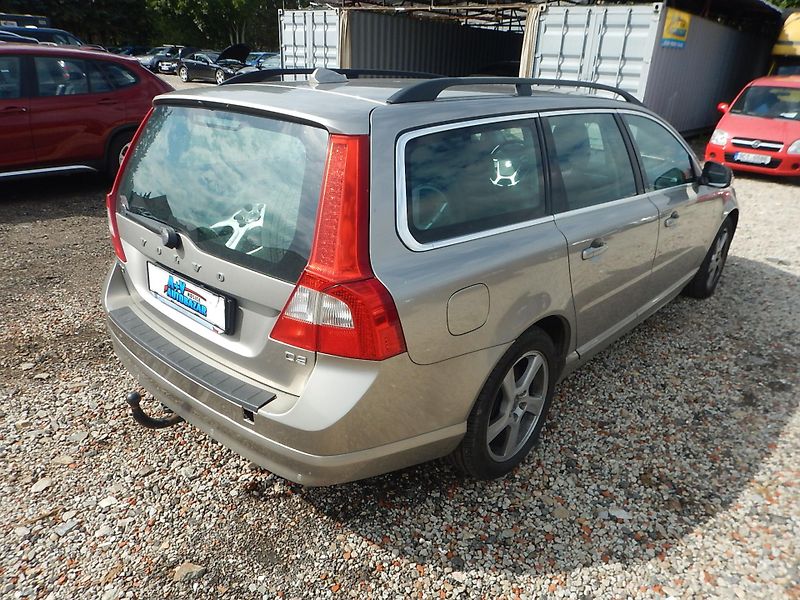 Volvo V70 D3 2.0 D, AUT, 120 kW  - fotka 6 z 31