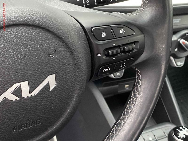 Kia Stonic (2024) 1.2i, 1.maj,ČR, AC, kamera - fotka 14 z 20