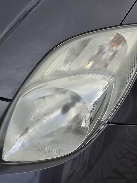 Toyota Yaris 1,3 VVT-i - fotka 21 z 23
