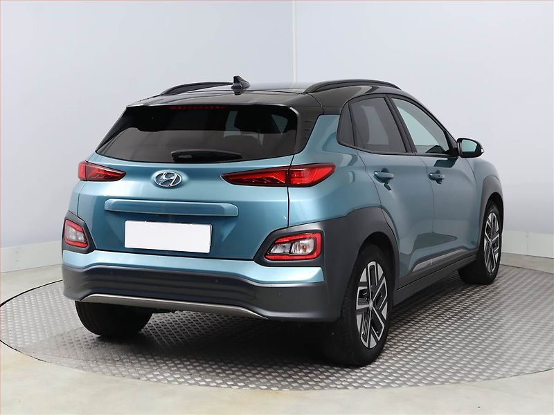 Hyundai Kona (2021) Electric 64 kWh, SoH 100% - fotka 5 z 24