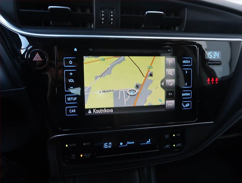 Toyota Auris (2018) 1.6 Valvematic, Tempomat - fotka 13 z 21
