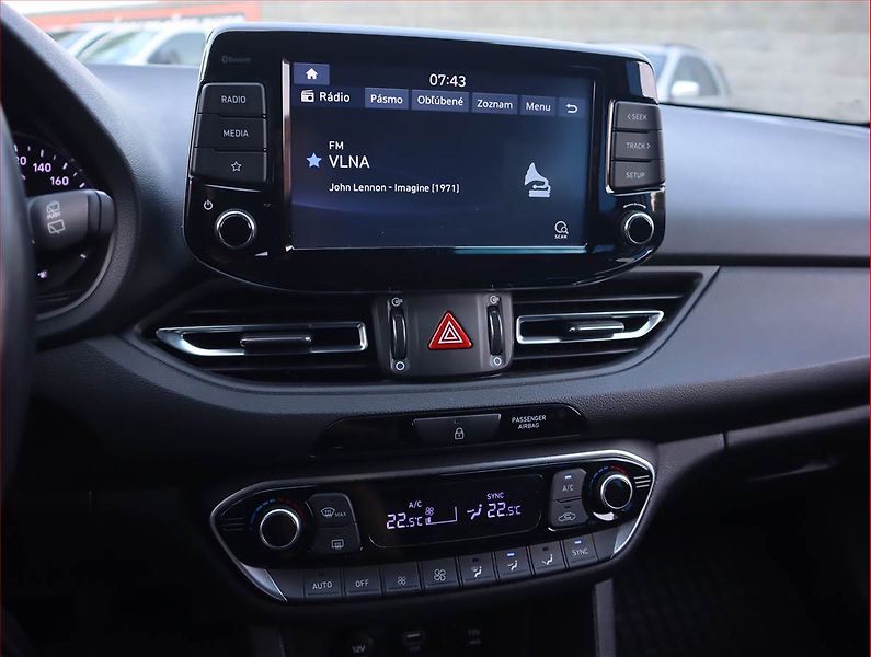 Hyundai i30 (2021) Family 1.5 T-GDI MHEV - fotka 12 z 19