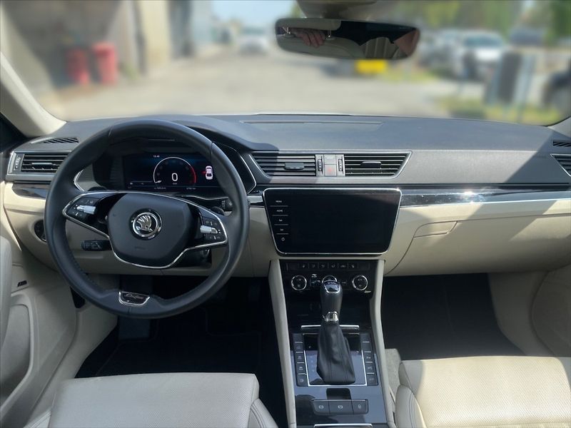 Škoda Superb 1,4 PHEV 160 L&K DSG - fotka 9 z 11