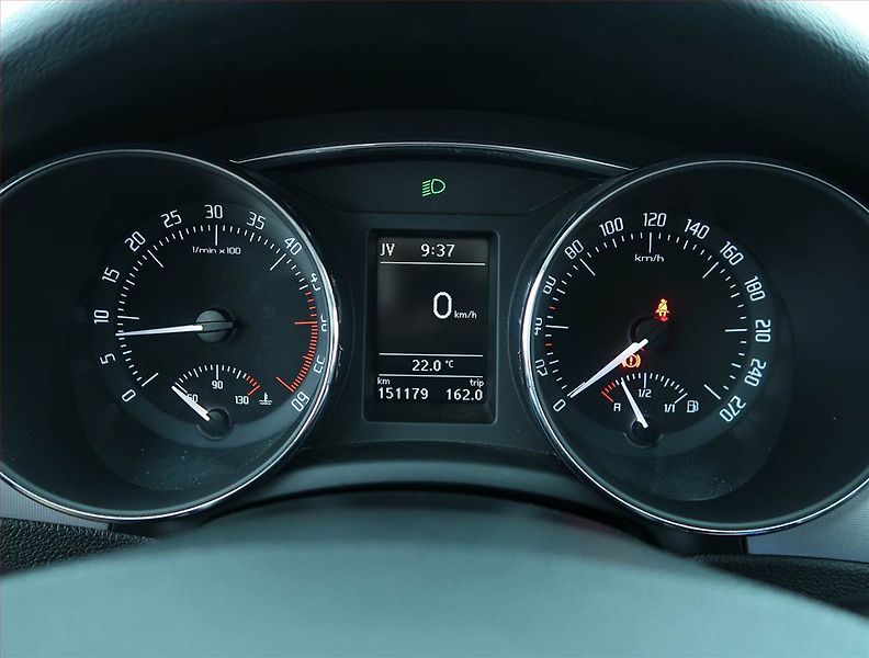 Škoda Superb (2011) 2.0 TDI, Serv.kniha - fotka 11 z 21