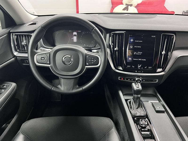 Volvo V60 2.0 T4 140 kW, Automat, 2020 - fotka 21 z 38