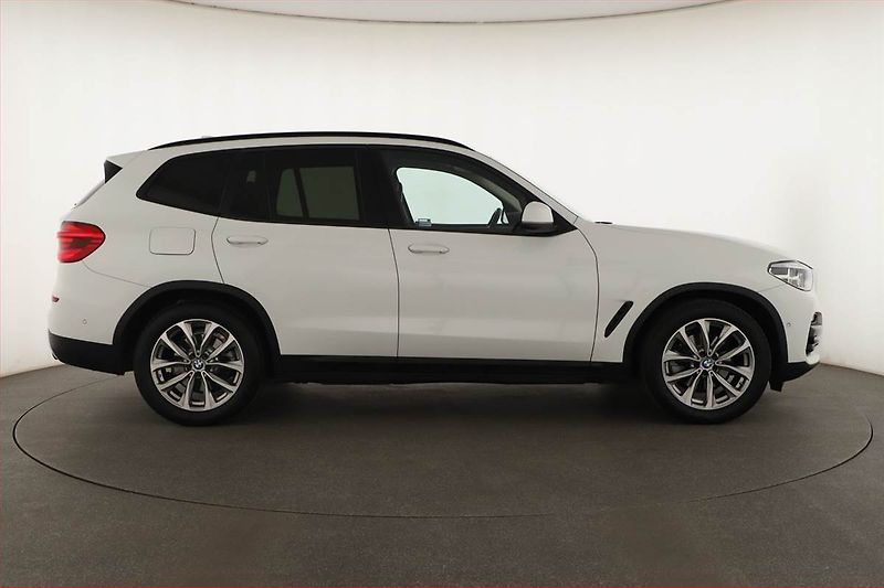 BMW X3 (2019) xLine xDrive20i - fotka 6 z 21