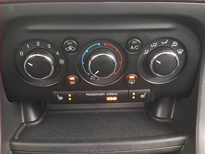 Ford KA PLUS (2018) 1.2 Ti-VCT, Vyhř. sedaček - fotka 17 z 18