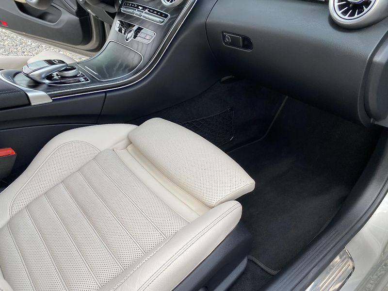 Mercedes-Benz Třídy C C 400 COUPE 4MATIC 51.000KM - fotka 114 z 149