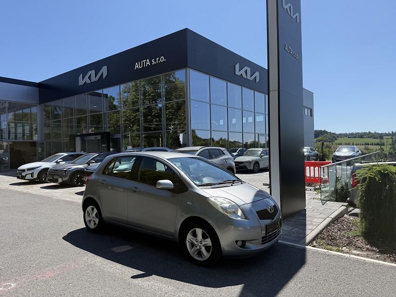 Toyota Yaris 1.3i - fotografie inzerátu
