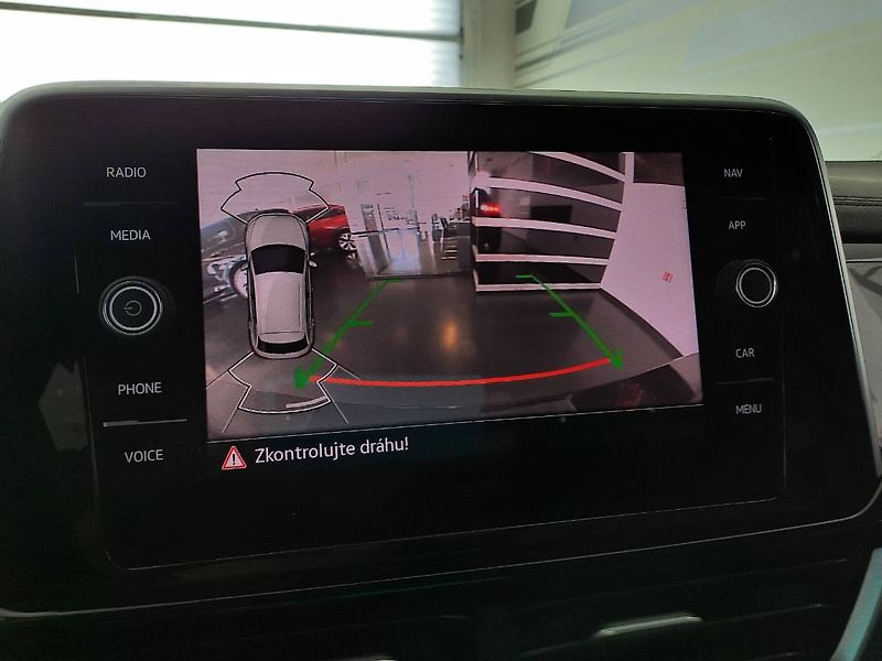 Volkswagen T-Roc (2022) R-Line 2.0 TSI 4Motion (140kW/ - fotka 21 z 27