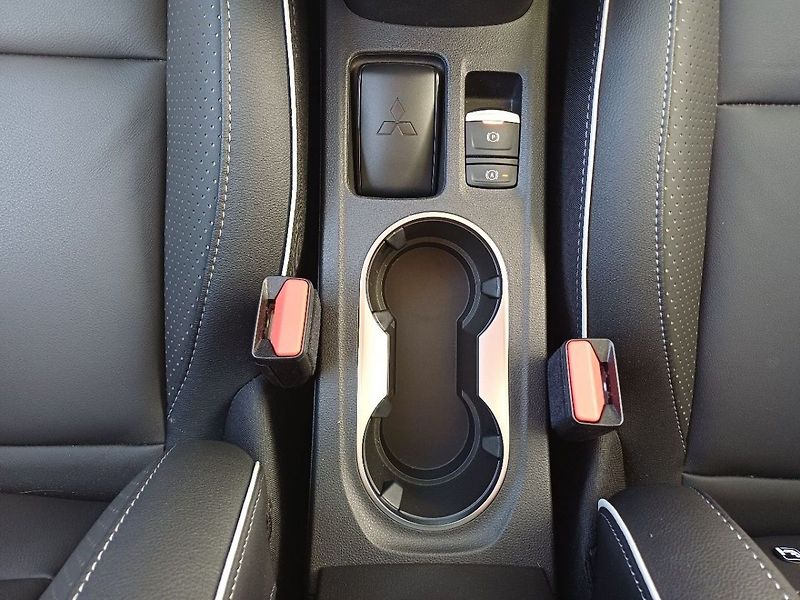 Mitsubishi ASX INSTYLE 1.6 HYBRID (HEV) 105 k - fotka 14 z 23