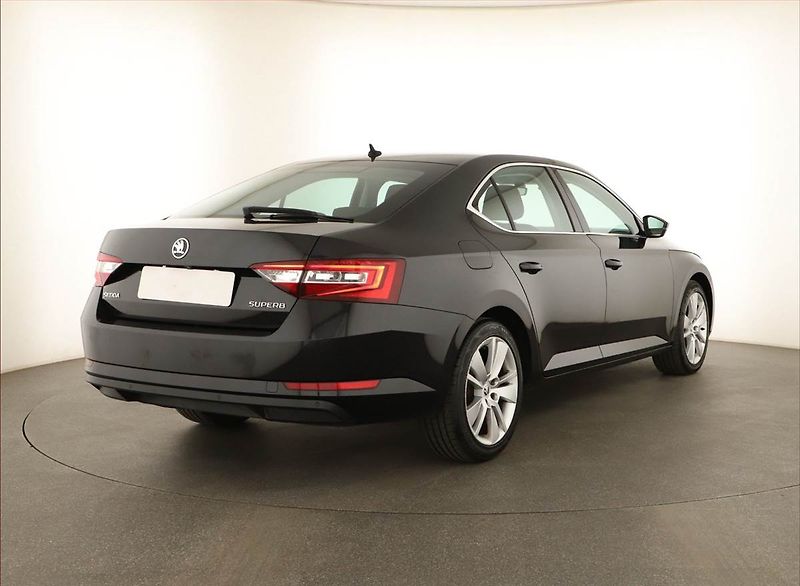 Škoda Superb (2015) Style 2.0 TDI, Automat - fotka 5 z 17