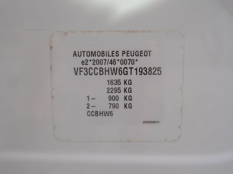 Peugeot 208 (2016) ČR 1.6HDI – PO SERVISU - fotka 42 z 45