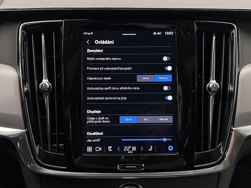 Volvo V90 T6 AWD RECHARGE BRIGHT PLUS  - fotka 41 z 46