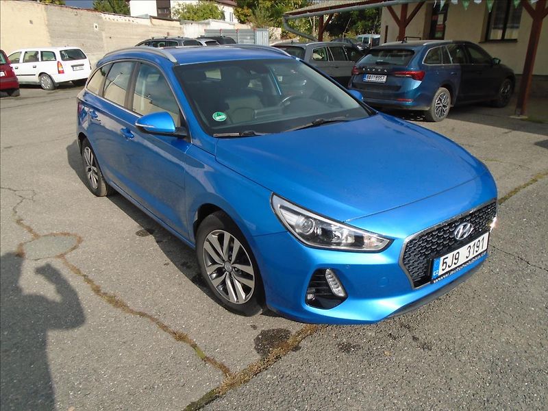 Hyundai i30 1,6 - fotka 1 z 36