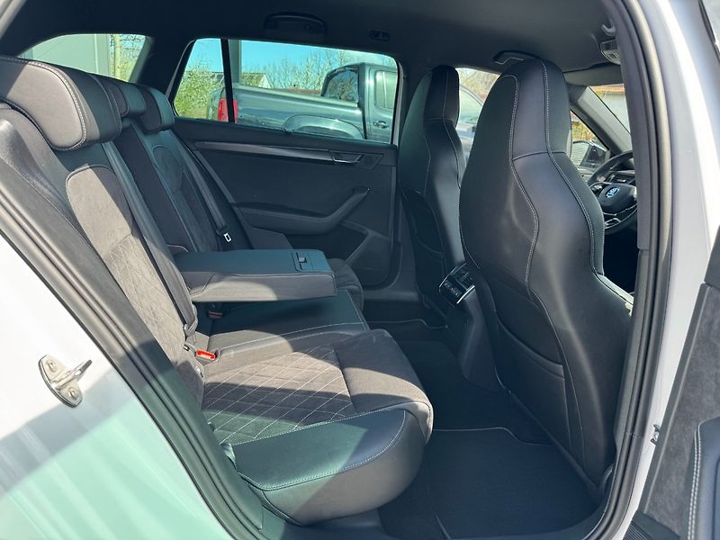 Škoda Superb (2023) Sportline 2.0 TDI 4x4 147kW - fotka 27 z 36